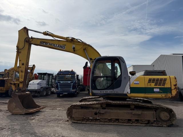 Pelle New Holland E 215 Pelle sur chenilles