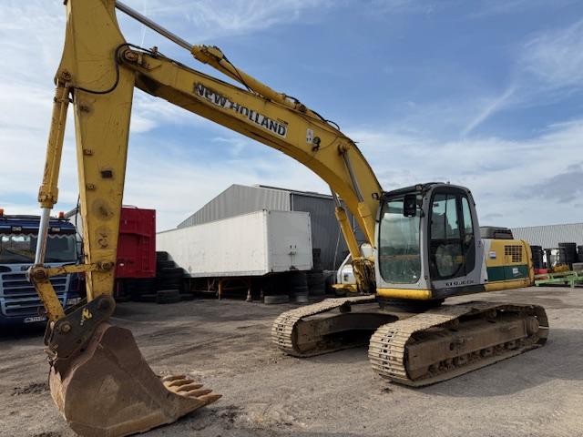 Pelle New Holland E 215 Pelle sur chenilles