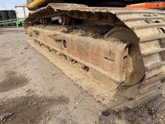 Pelle New Holland E 215 Pelle sur chenilles