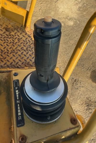 Compacteur Caterpillar CB334E XW Compacteur tandem