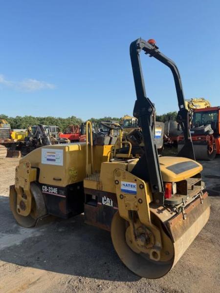 Compacteur Caterpillar CB334E XW Compacteur tandem