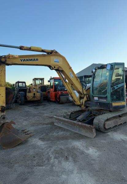 Pelle Yanmar Vio80-U Pelle sur chenilles