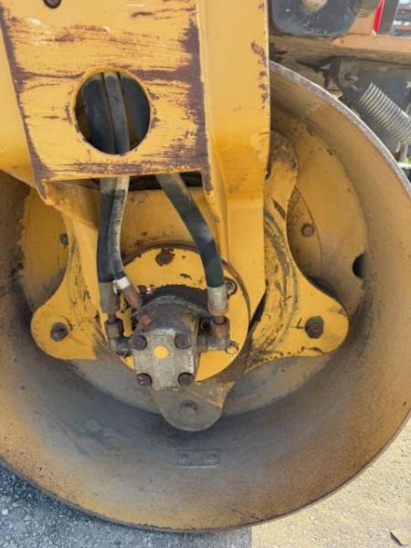 Compacteur Caterpillar CB24 Compacteur tandem