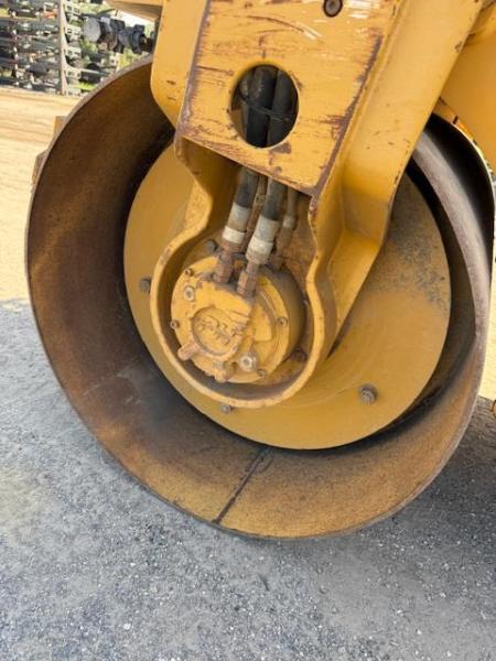 Compacteur Caterpillar CB24 Compacteur tandem