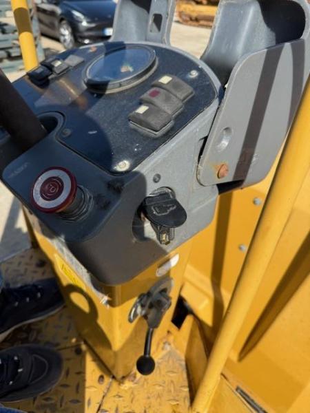 Compacteur Caterpillar CB24 Compacteur tandem