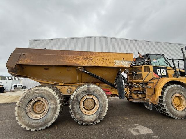 Tombereau Caterpillar 735B Tombereau articulé