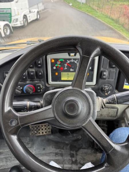 Tombereau Caterpillar 735B Tombereau articulé