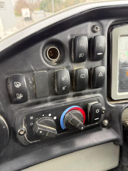 Tombereau Caterpillar 735B Tombereau articulé