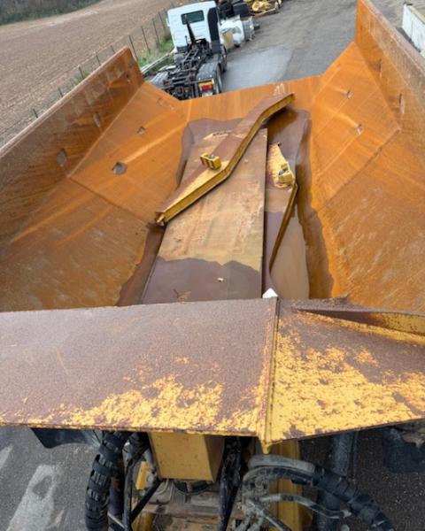 Tombereau Caterpillar 735B Tombereau articulé