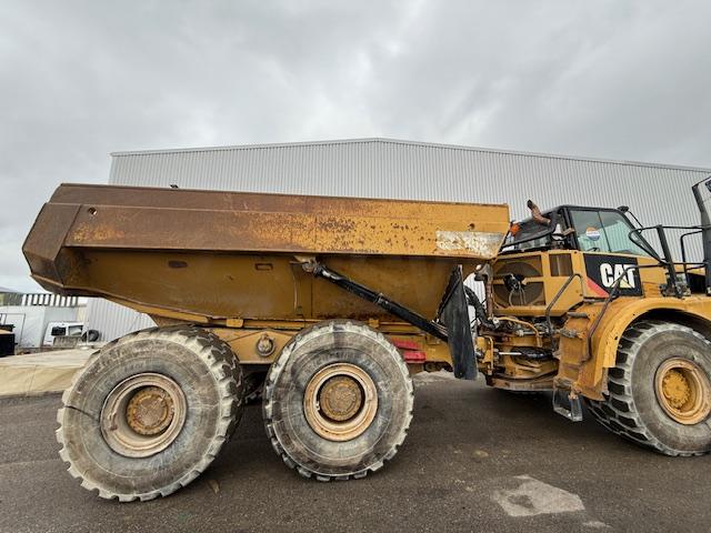 Tombereau Caterpillar 735B Tombereau articulé