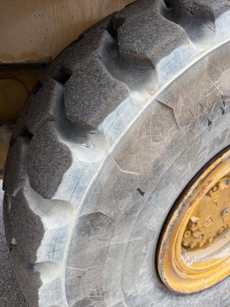 Tombereau Caterpillar 735B Tombereau articulé