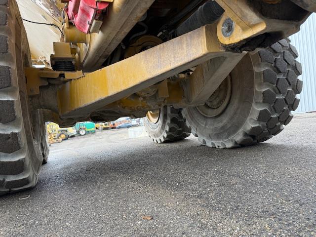 Tombereau Caterpillar 735B Tombereau articulé