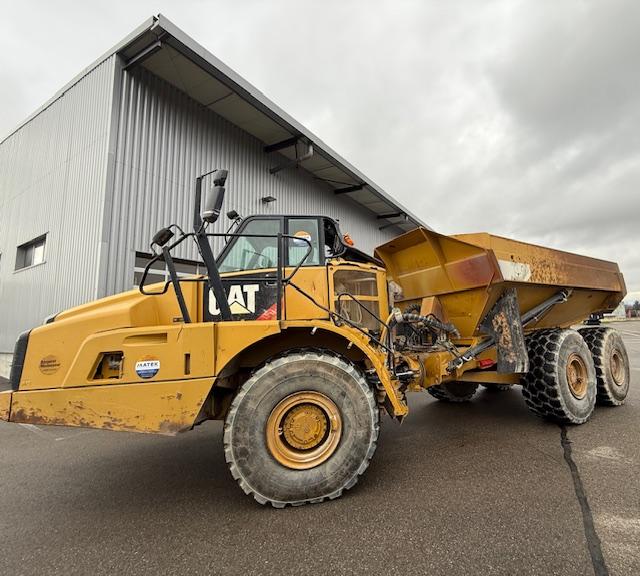 Tombereau Caterpillar 735B Tombereau articulé