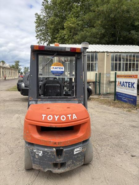 Chariot élévateur Toyota 7FBCU30 Chariot diesel