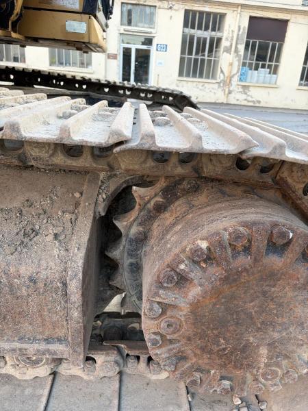 Pelle Caterpillar 318BL Pelle sur chenilles