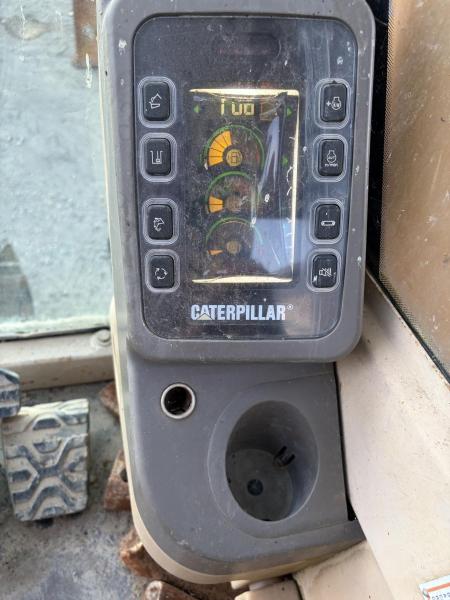 Pelle Caterpillar 318BL Pelle sur chenilles