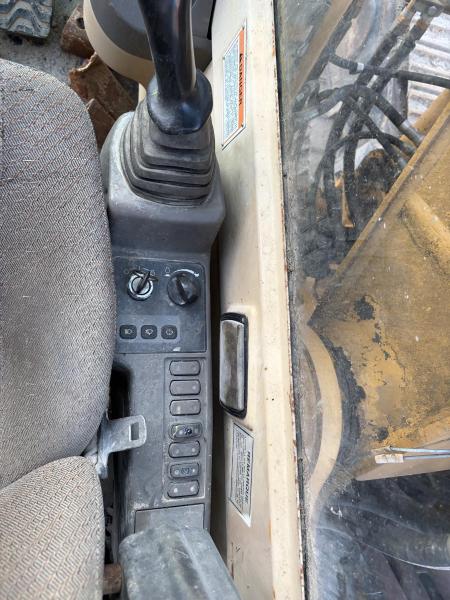 Pelle Caterpillar 318BL Pelle sur chenilles