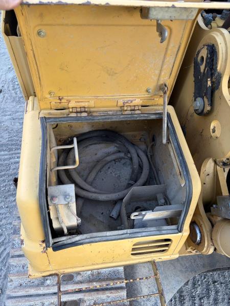 Pelle Caterpillar 318BL Pelle sur chenilles