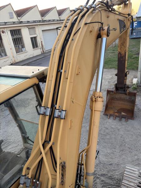 Pelle Caterpillar 318BL Pelle sur chenilles