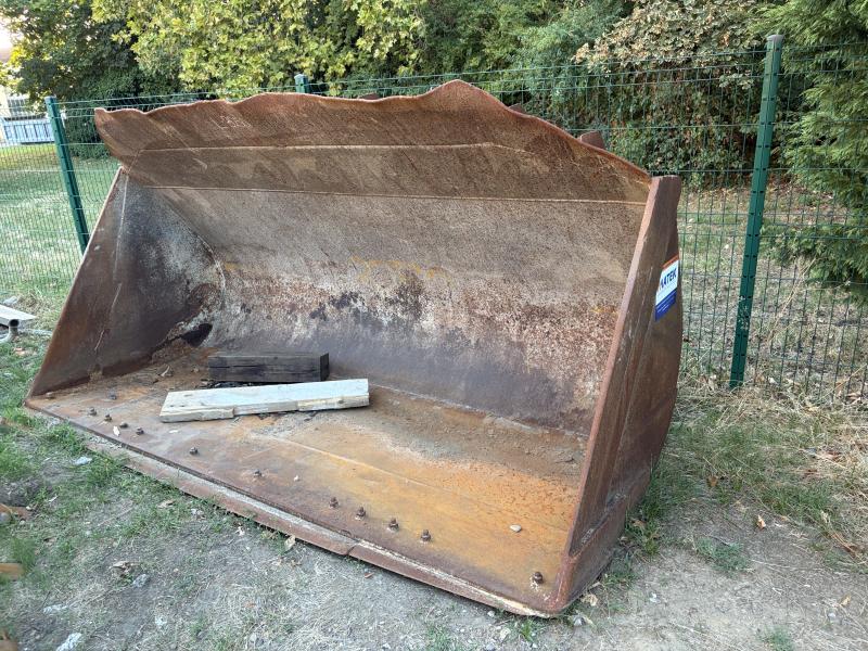 Équipements TP VOLVO L180F Godet