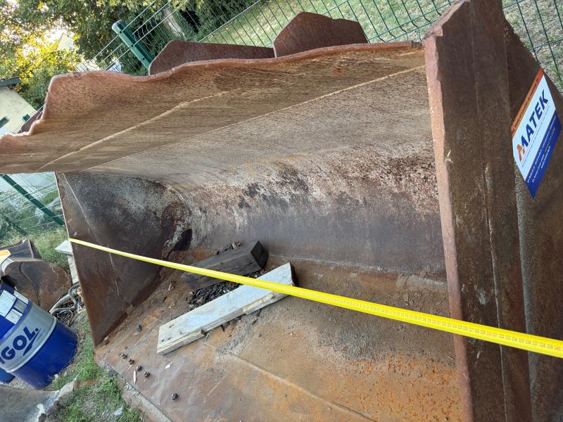 Équipements TP VOLVO L180F Godet