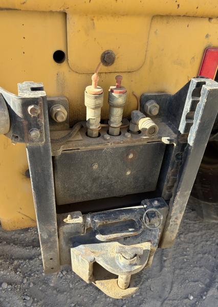 Chariot télescopique Caterpillar TH330B Chariot télescopique fixe