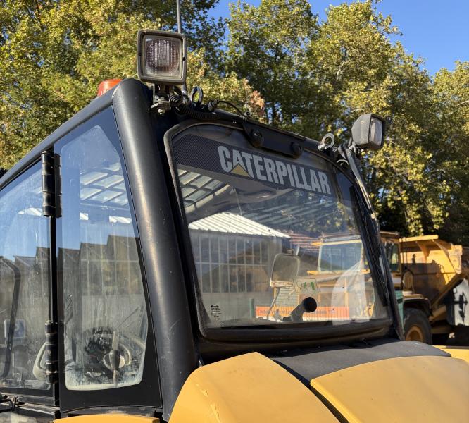 Chariot télescopique Caterpillar TH330B Chariot télescopique fixe