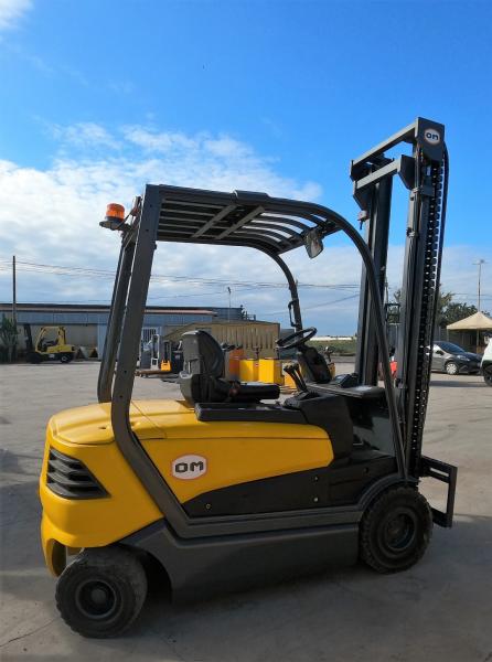 Carrelli elevatori Om XE25L