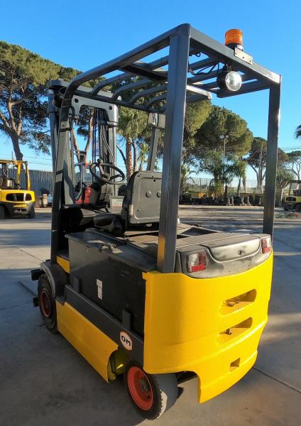 Carrelli elevatori Om EU25