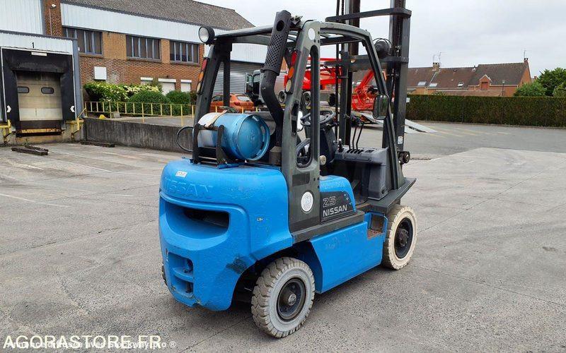 Photo Nissan UD02A25PQ - 3F550  image 14/49