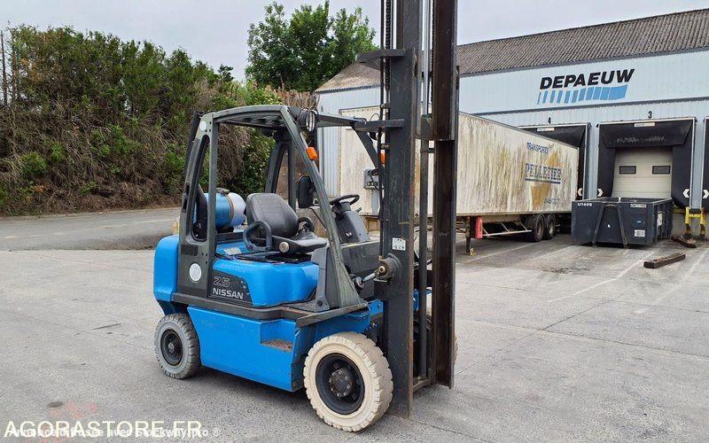 Photo Nissan UD02A25PQ - 3F550  image 3/49