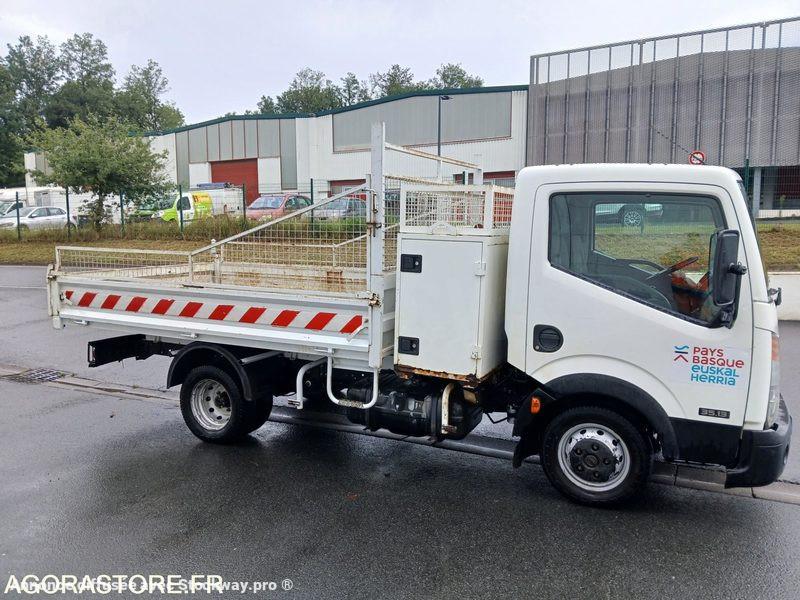 Nissan Cabstar 