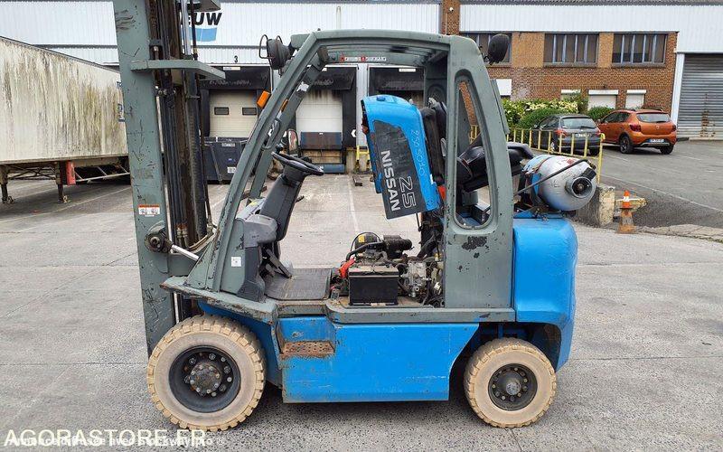 Photo Nissan UD02A25PQ - 3F550  image 13/41