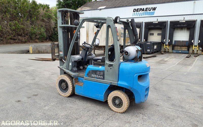 Photo Nissan UD02A25PQ - 3F550  image 2/41
