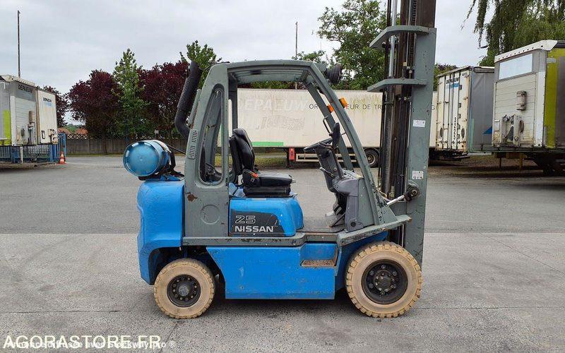 Photo Nissan UD02A25PQ - 3F550  image 29/41