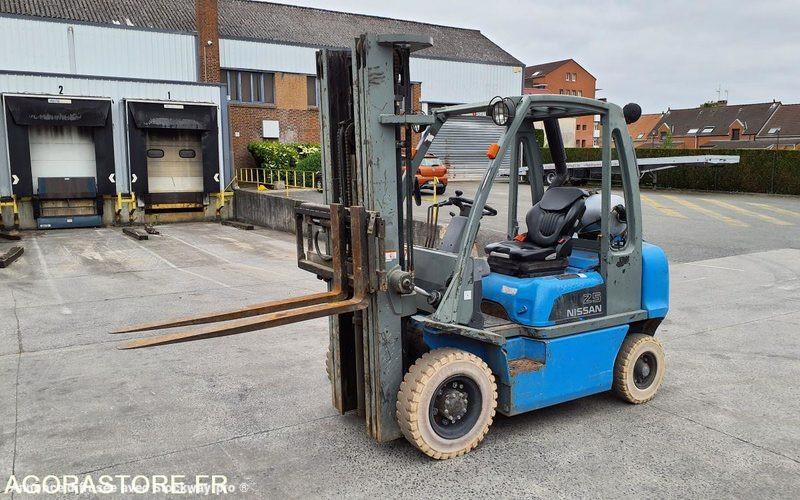 Photo Nissan UD02A25PQ - 3F550  image 3/41