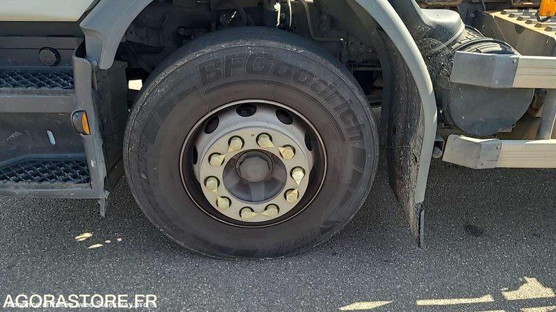 Photo Renault Premium PREMIUM image 18/33