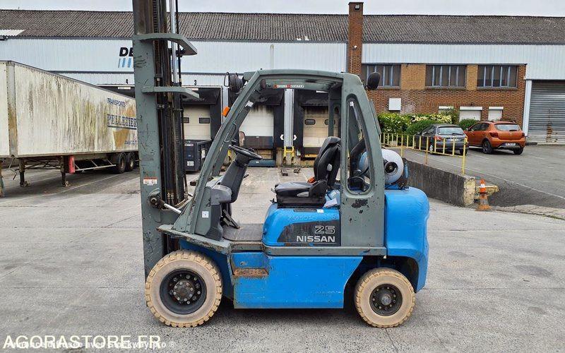 Nissan UD02A25PQ - 3F550 