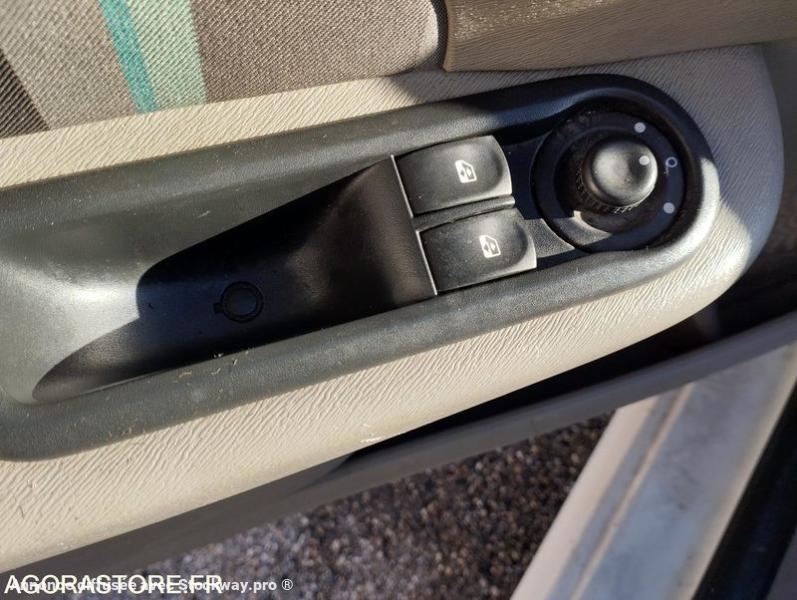 Photo Renault TWINGO II eco2 phase 2  image 26/33