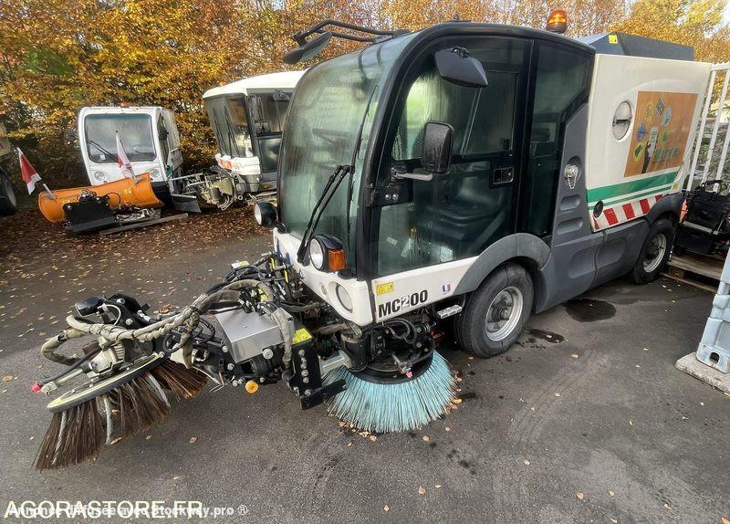 Mathieu AZURA MC 200 