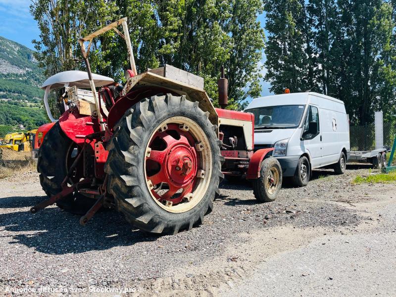 Photo MAC CORMICK Tracteur agricole Rouge 634  image 3/8