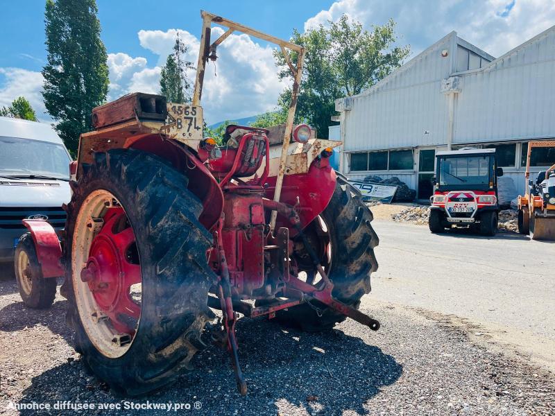 Photo MAC CORMICK Tracteur agricole Rouge 634  image 5/8