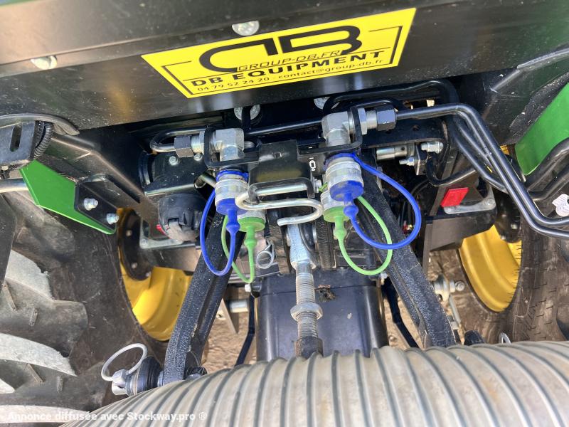 Photo John Deere 2038R avec plateau de coupe et bas de ramassage  image 10/18