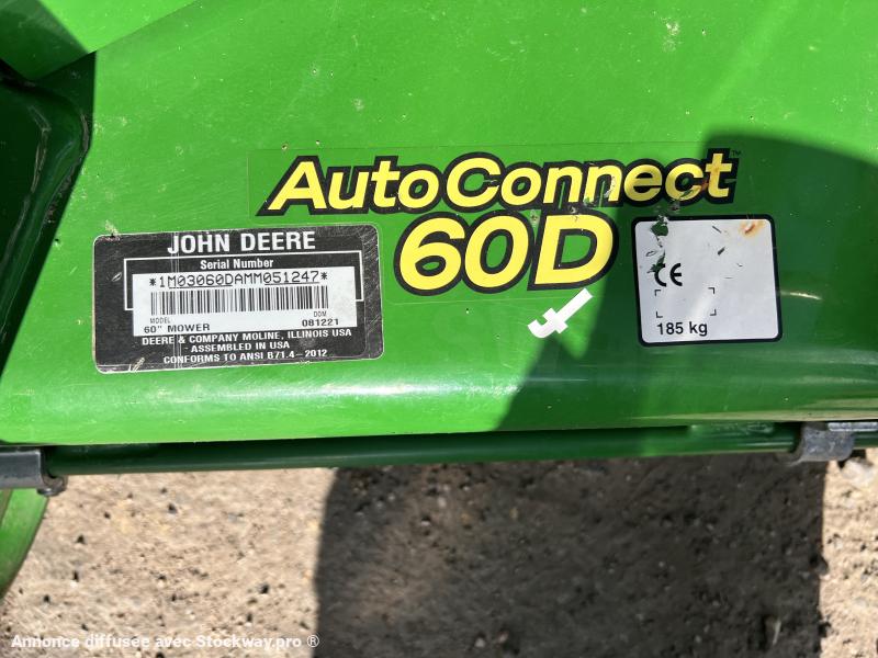 Photo John Deere 2038R avec plateau de coupe et bas de ramassage  image 18/18