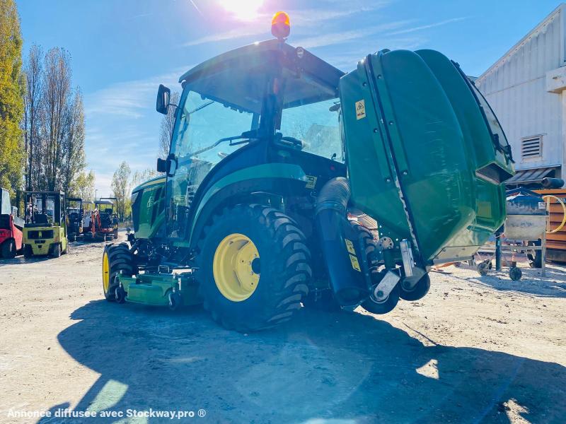 Photo John Deere 2038R avec plateau de coupe et bas de ramassage  image 3/18