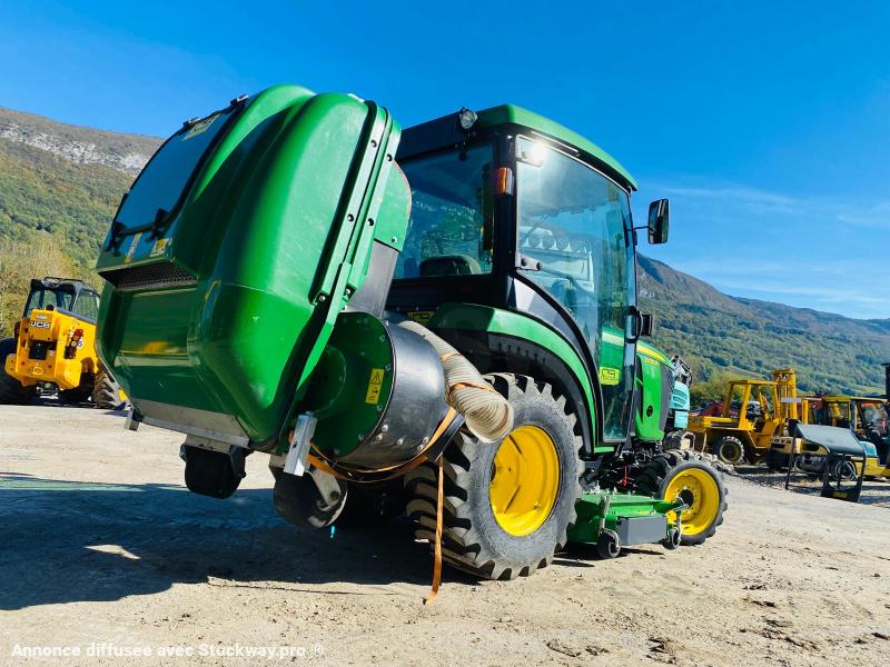 Photo John Deere 2038R avec plateau de coupe et bas de ramassage  image 5/18