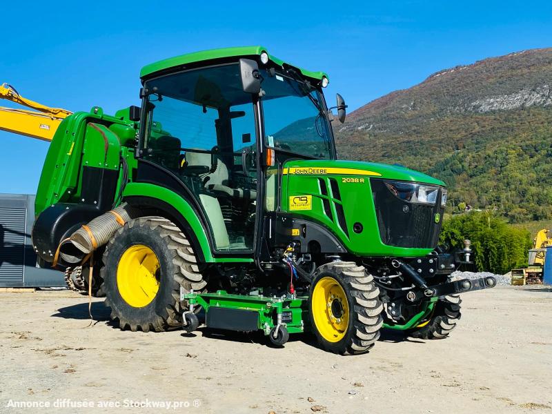 Photo John Deere 2038R avec plateau de coupe et bas de ramassage  image 7/18
