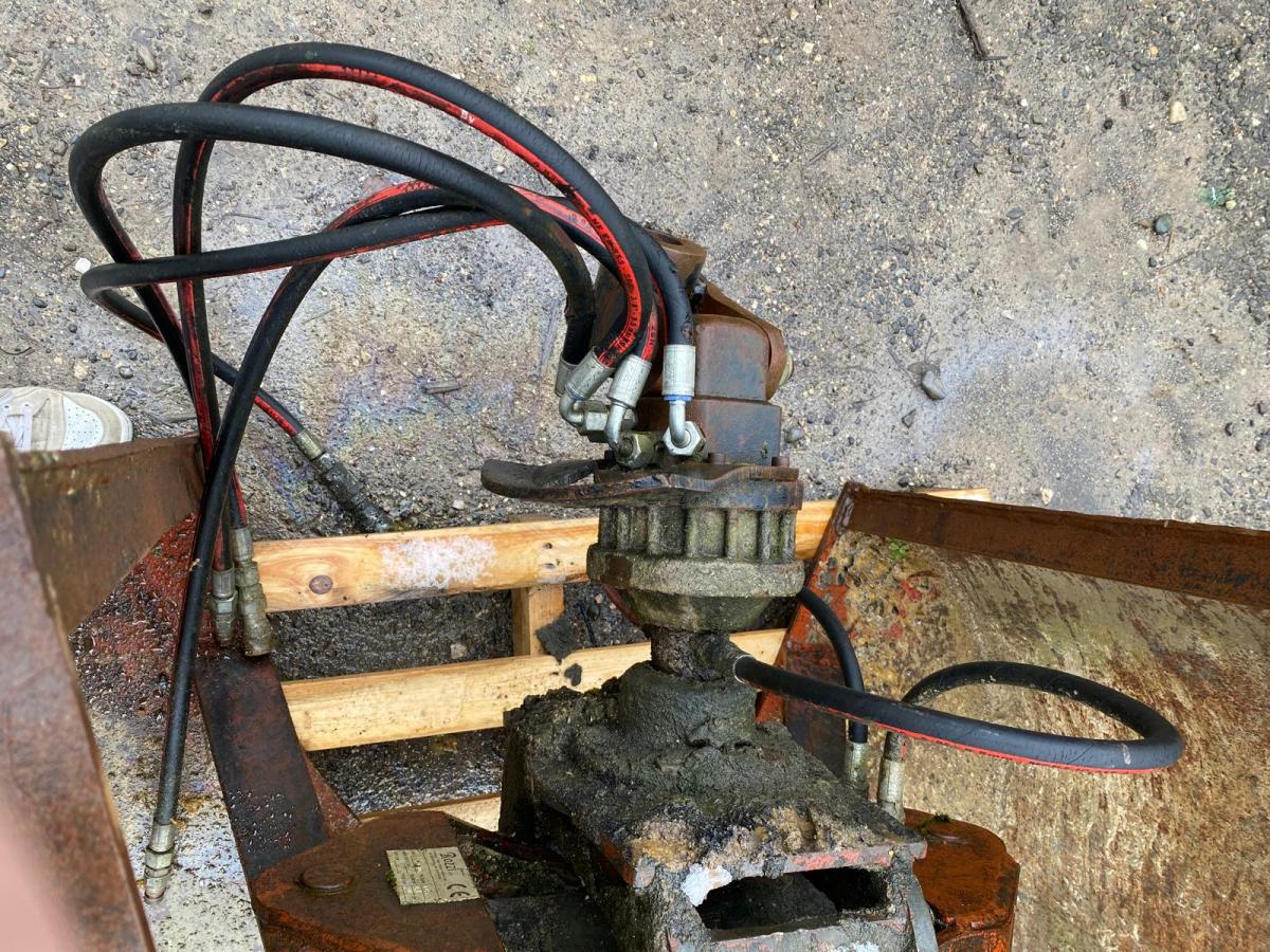 Équipements TP ROZZI R74F400 Benne preneuse avec rotor
