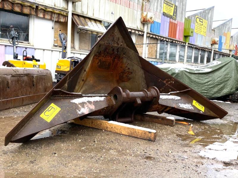 Godet trapèze attache Morin M6