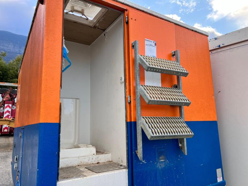 Matériel de chantier REMORQUE BASE VIE CABANE DE CHANTIER